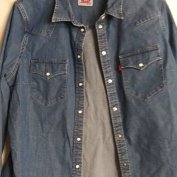 Levi's Tops - Women Jean snap button long sleeve shirt